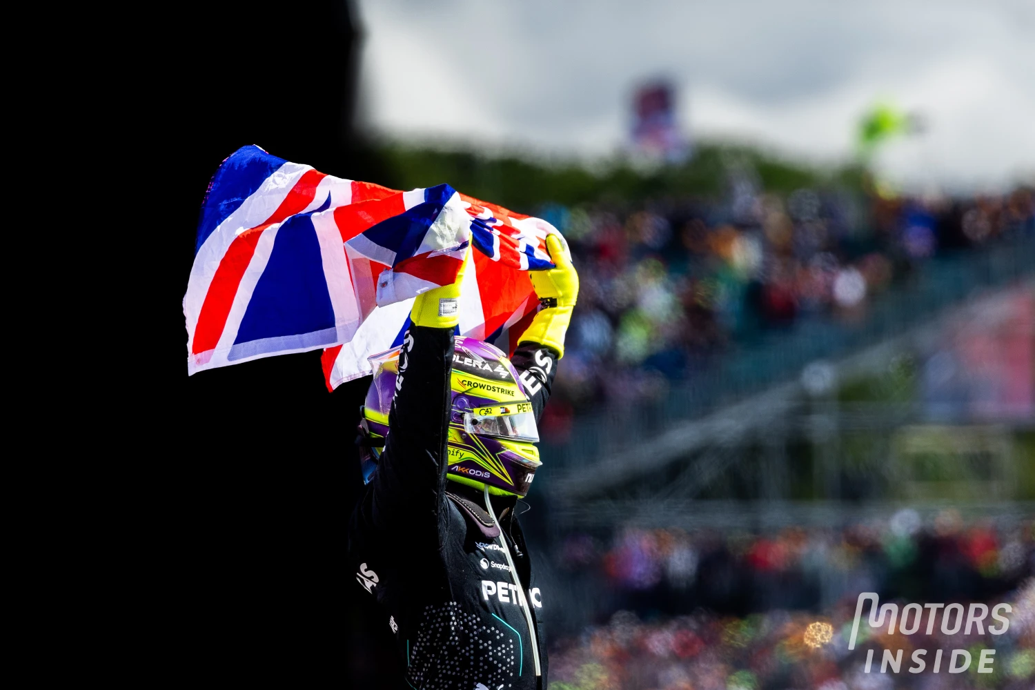 A very emotional victory for Lewis Hamilton who regains his winning place at Silverstone