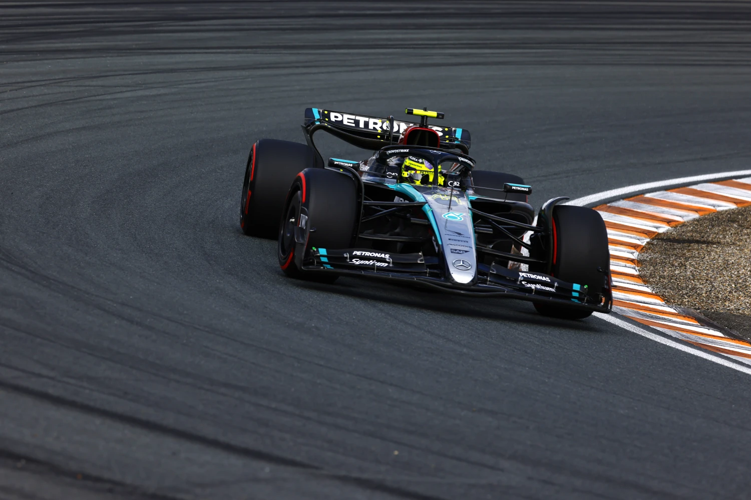 Mercedes team concerned about its new floor