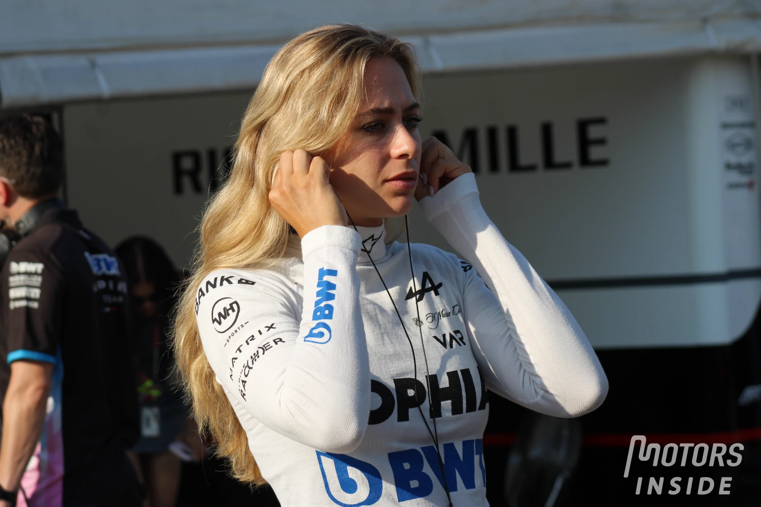 The FIA creates an e-sport competition for girls, Sophia Flörsch rises to the occasion