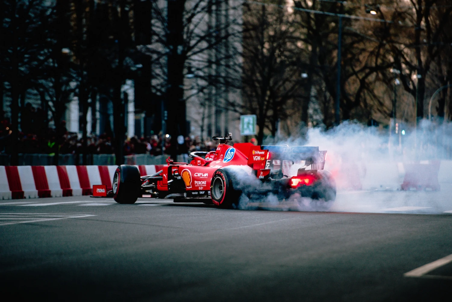 Scuderia Ferrari puts on a show in Milan in front of thousands of fans to inaugurate the start of the season