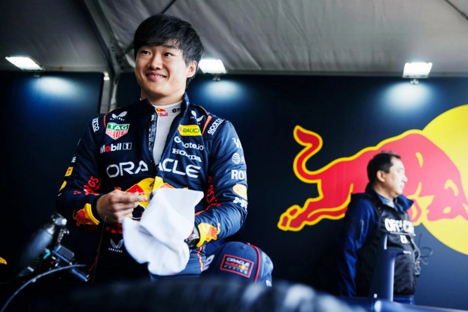 Tsunoda unveils Red Bull’s expectations: « Stay as close as possible to Max »