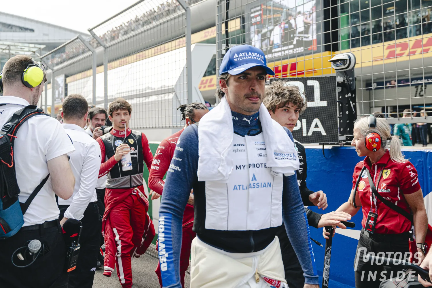 A five-second delay costs €10,000: Carlos Sainz denounces excessive fine