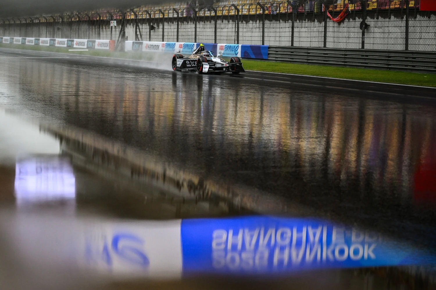 Shanghai ePrix – Race 2: Nick Cassidy wins in the rain