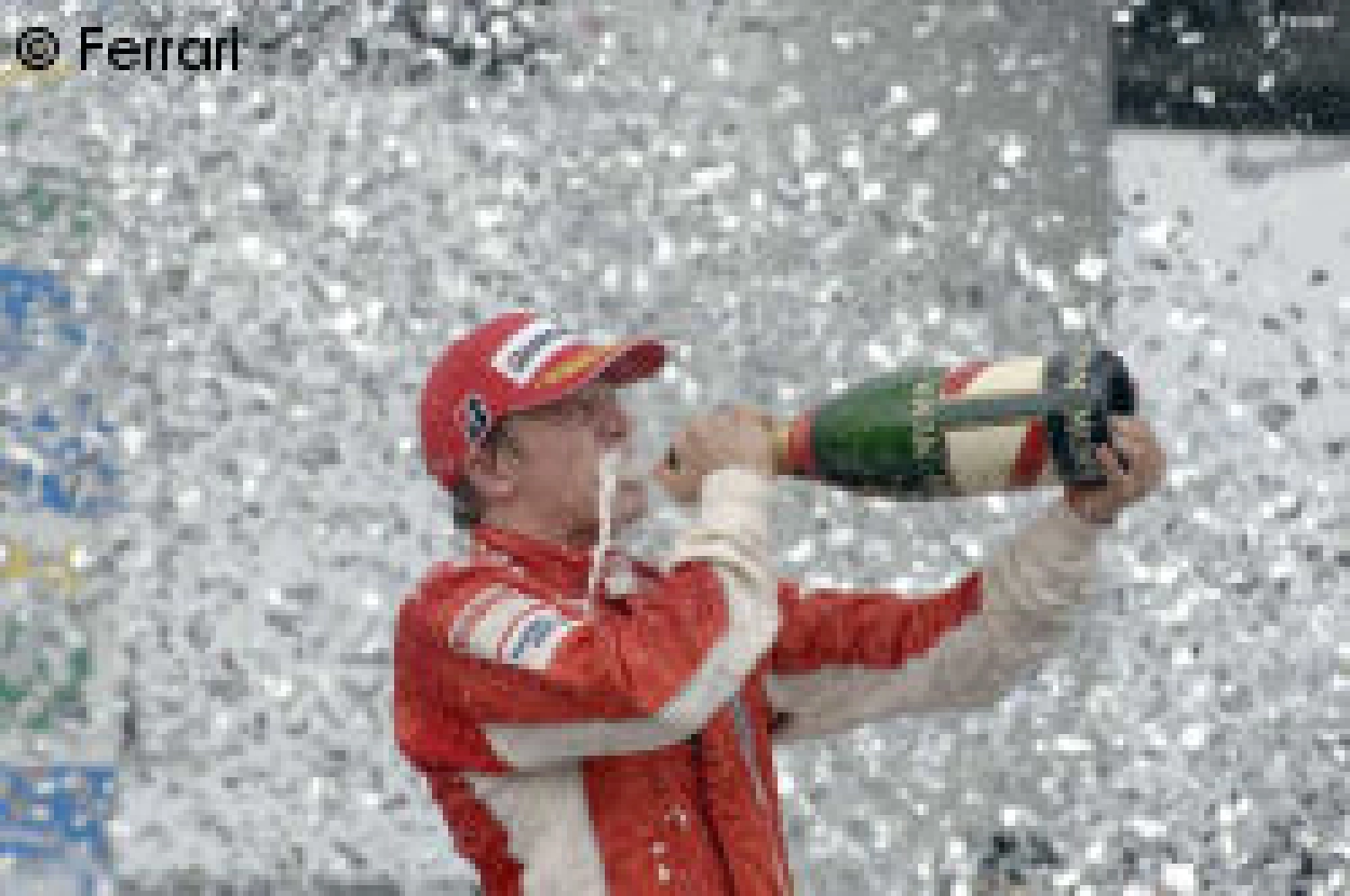 Raikkonen reçoit sa coupe de champion du monde