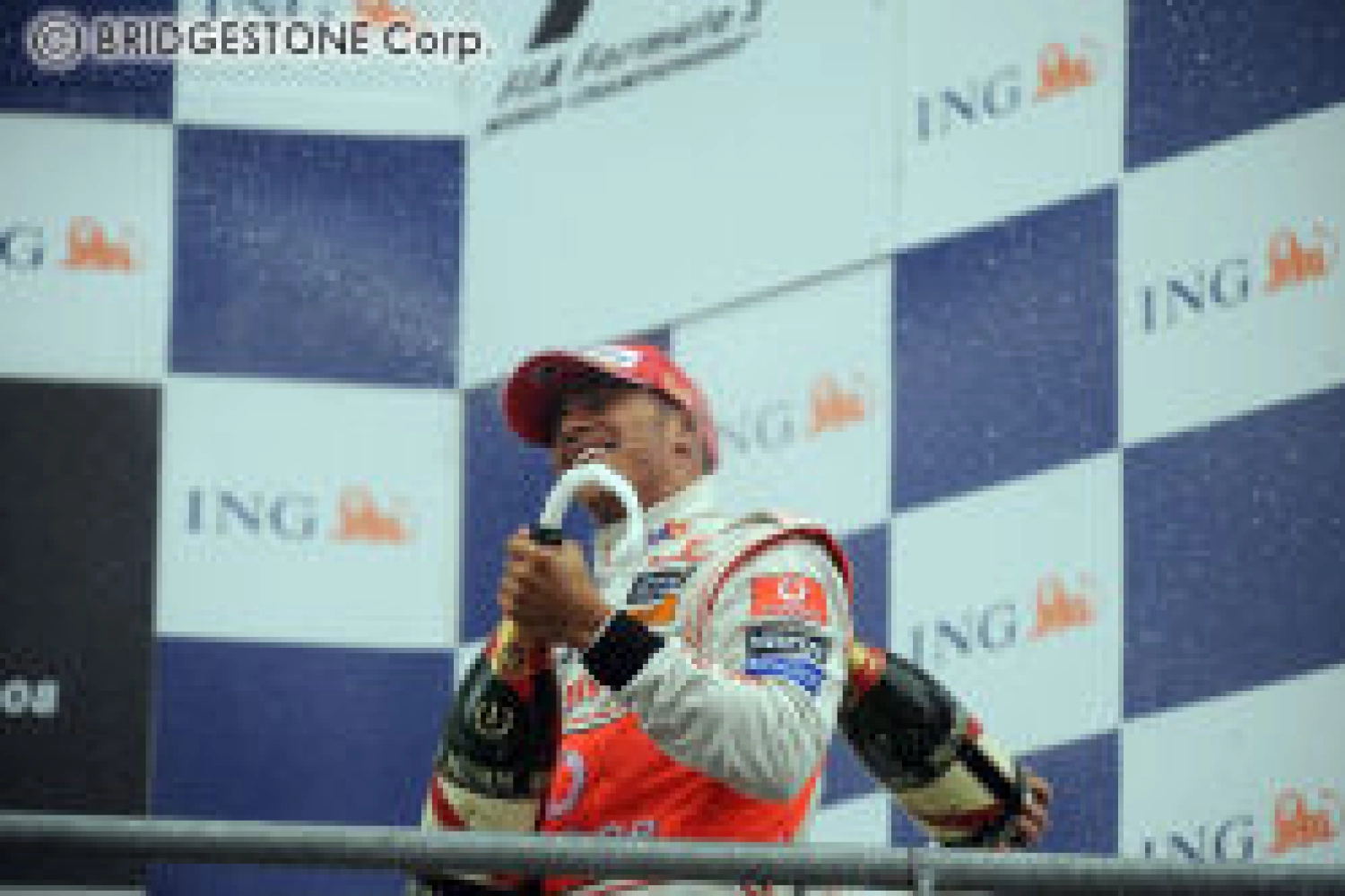 Hamilton : « McLaren peut encore gagner une course »