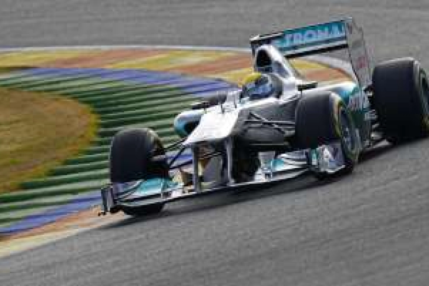 Bilan vendredi : Mercedes GP – Ça commence bien !