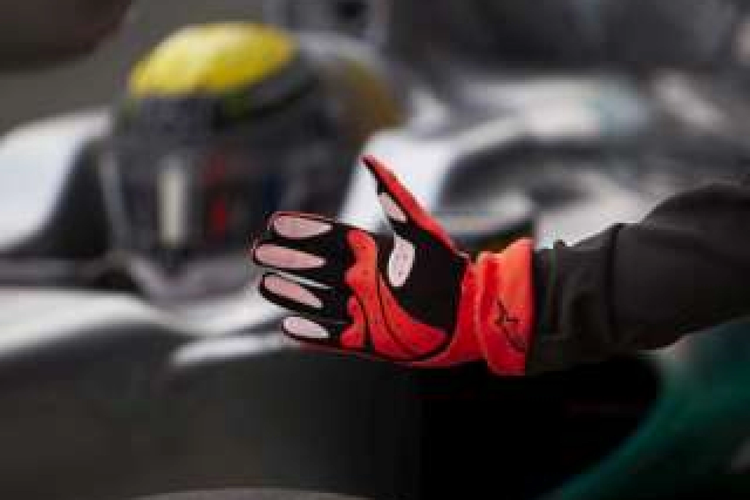 Dimanche : des problèmes de pneus pour les Mercedes