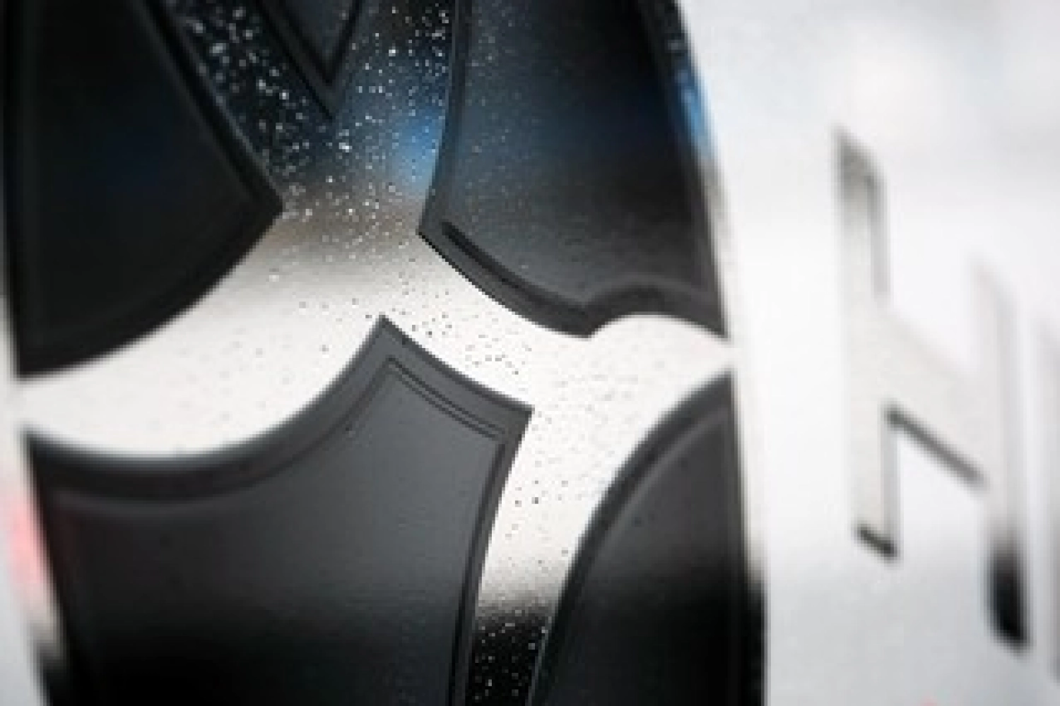 Quel pilote pour épauler De la Rosa chez HRT ?