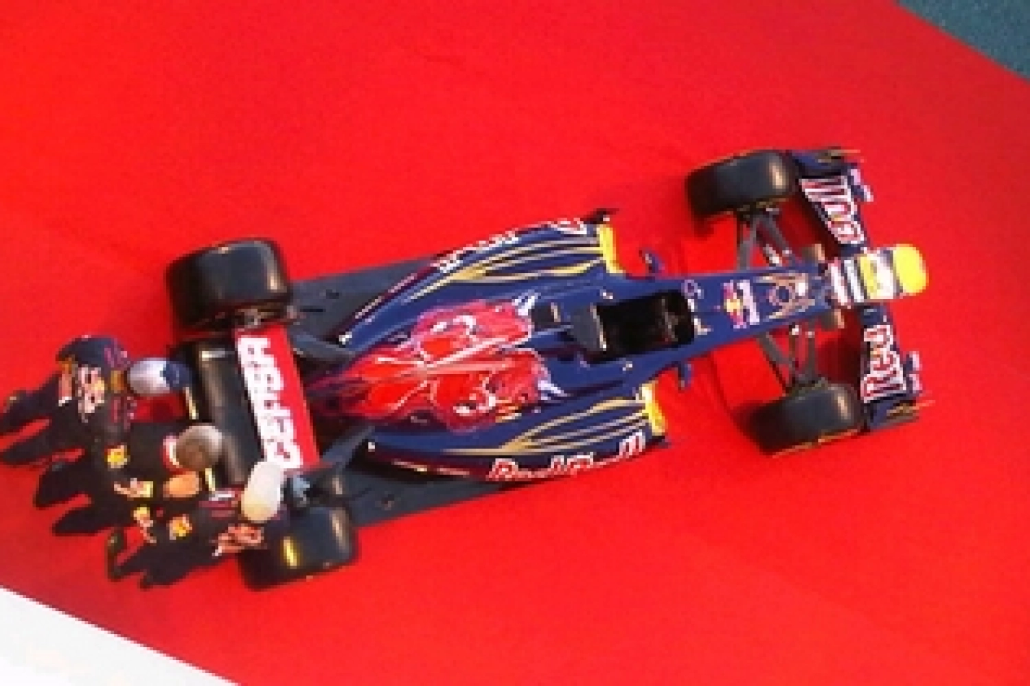 La Scuderia Toro Rosso présente la STR7