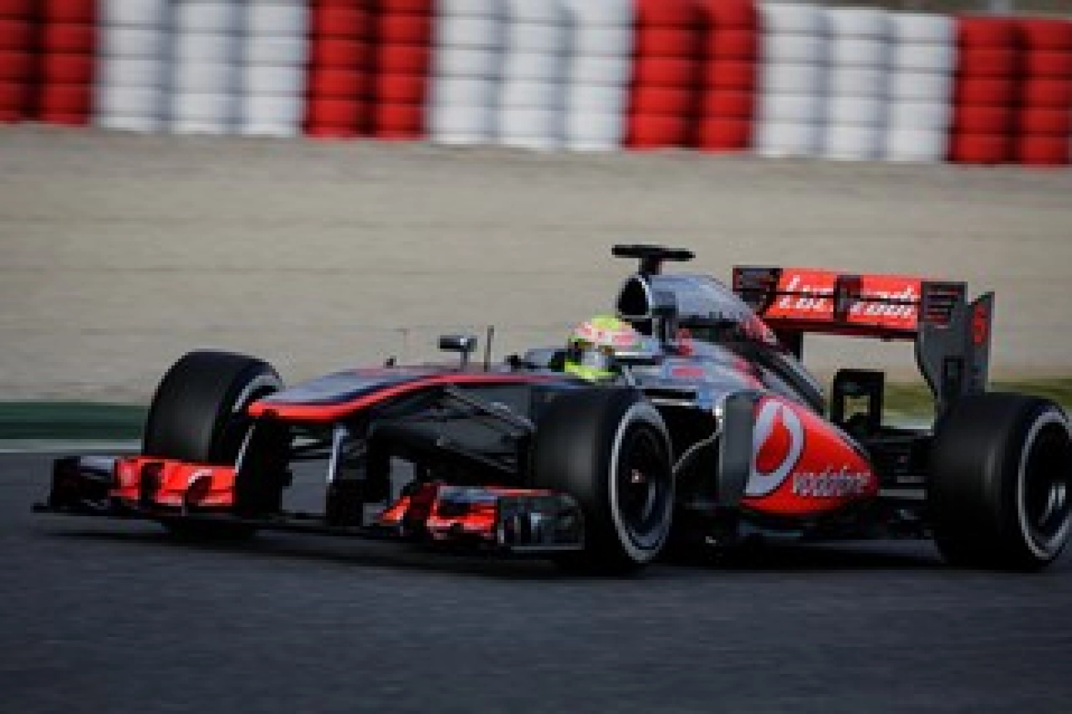 Fidèle à Mercedes, McLaren laisse la porte ouverte à Honda pour 2015