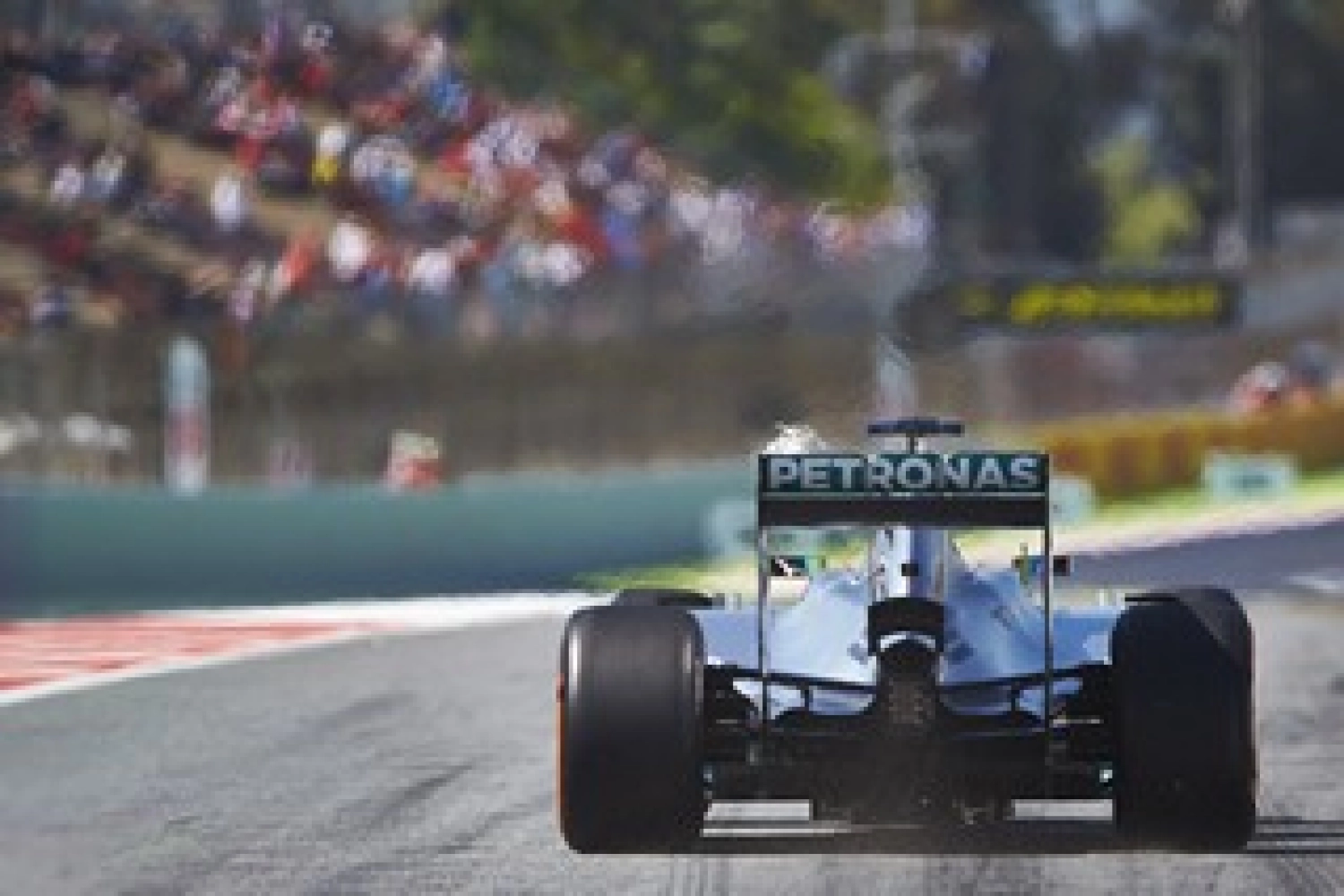 Vendredi : Hamilton et Rosberg saluent le "pas en avant" de Mercedes