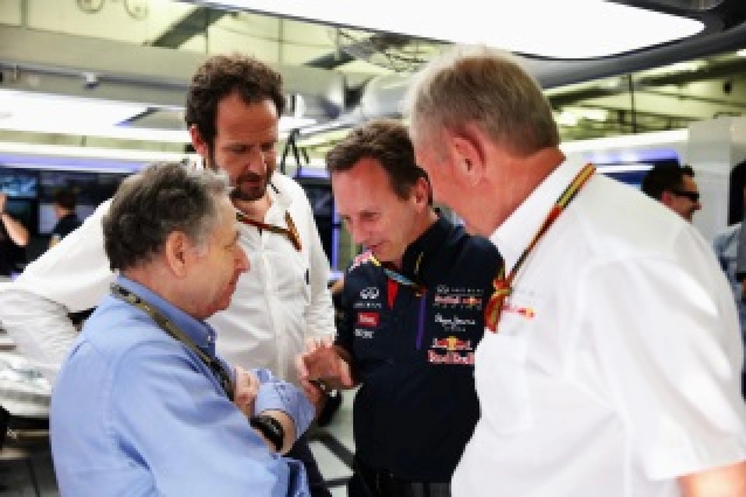 Horner demande à la FIA d&rsquo;intervenir pour casser l&rsquo;avance de Mercedes