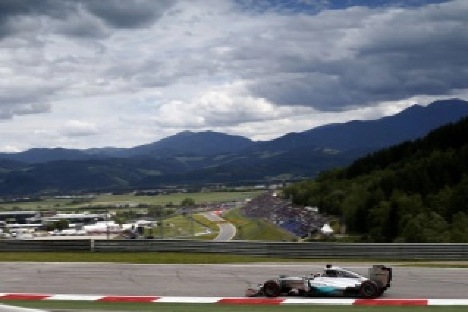 Les Mercedes sont largement les plus rapides en conditions course