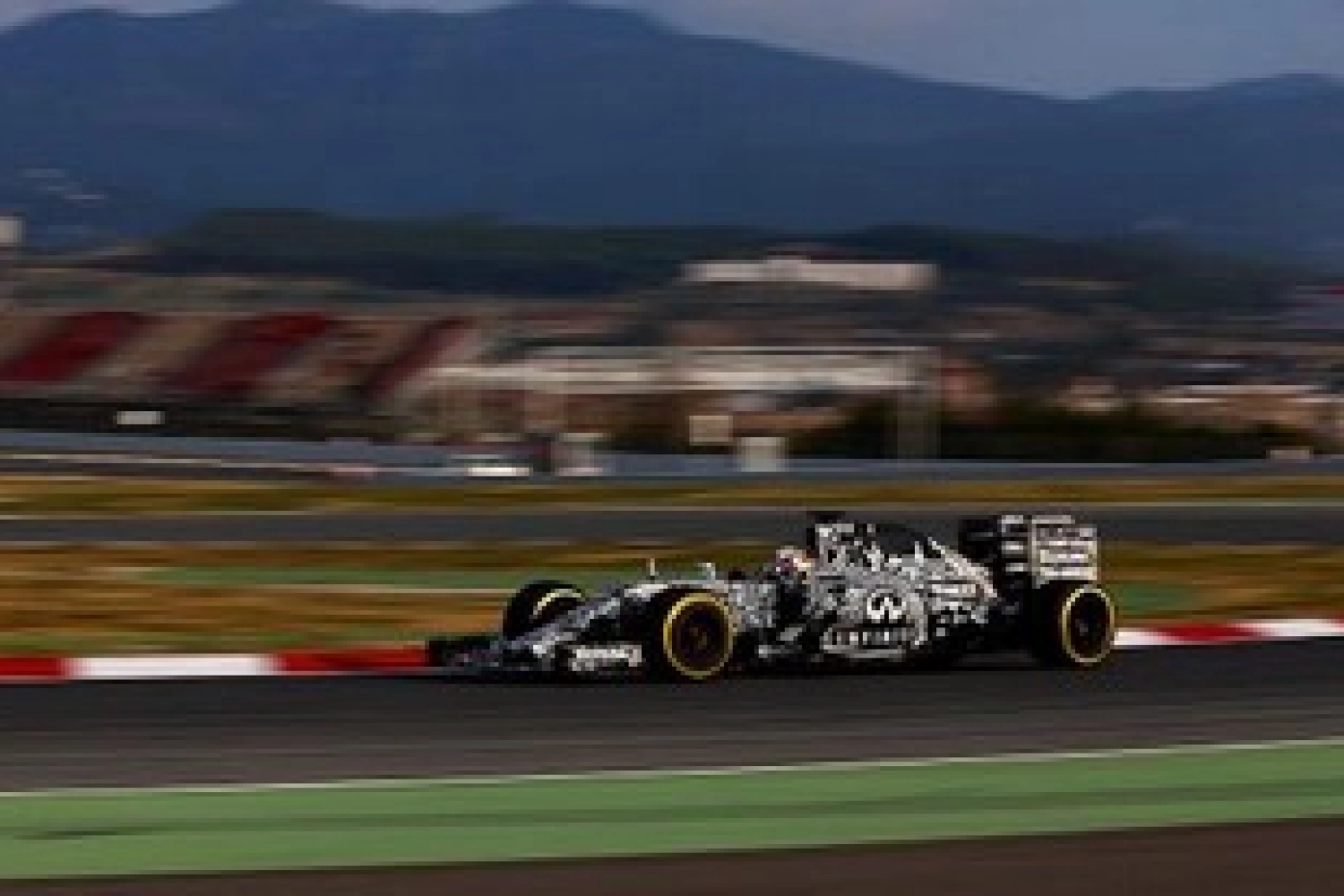 Essais Barcelone I – Jour 2 : Ricciardo d&rsquo;un souffle devant Raikkonen, Hamilton remplace Rosberg