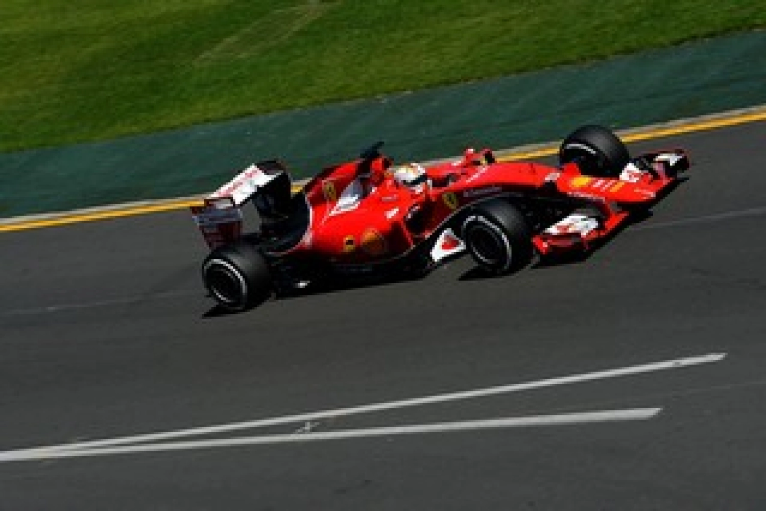 Vettel : Mercedes "hors de portée" de Ferrari à Melbourne
