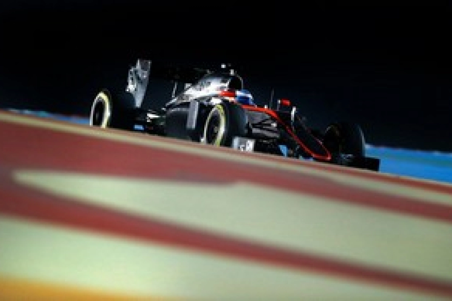 McLaren et Alonso échouent à la porte des points