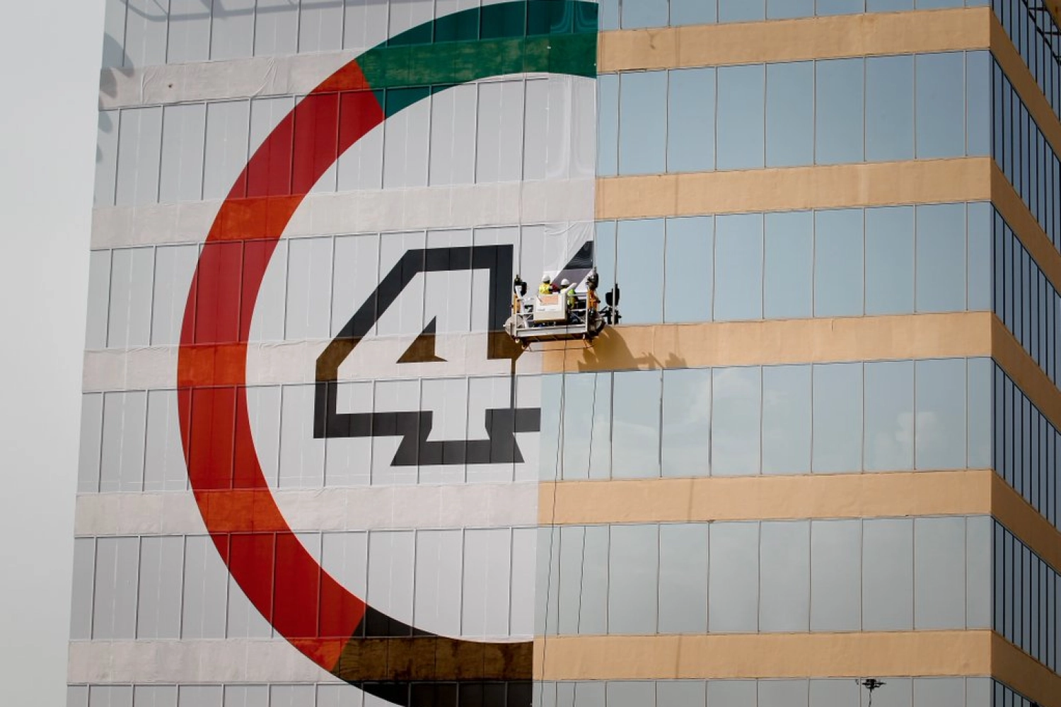 Lewis Hamilton s&rsquo;associe aux festivités des Emirats Arabes Unis