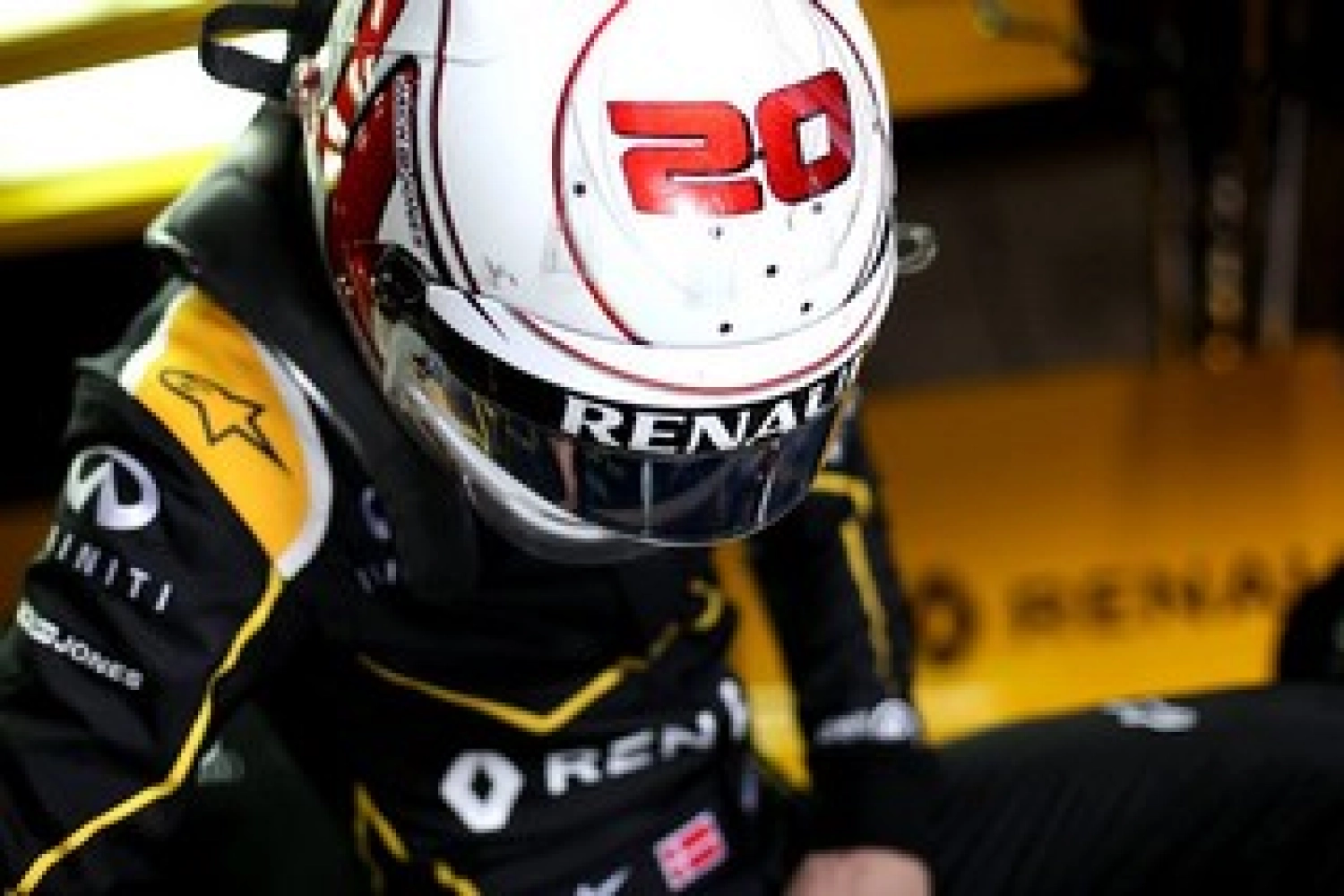 Renault finit sa course dans les rails plutôt que dans les points à Monaco