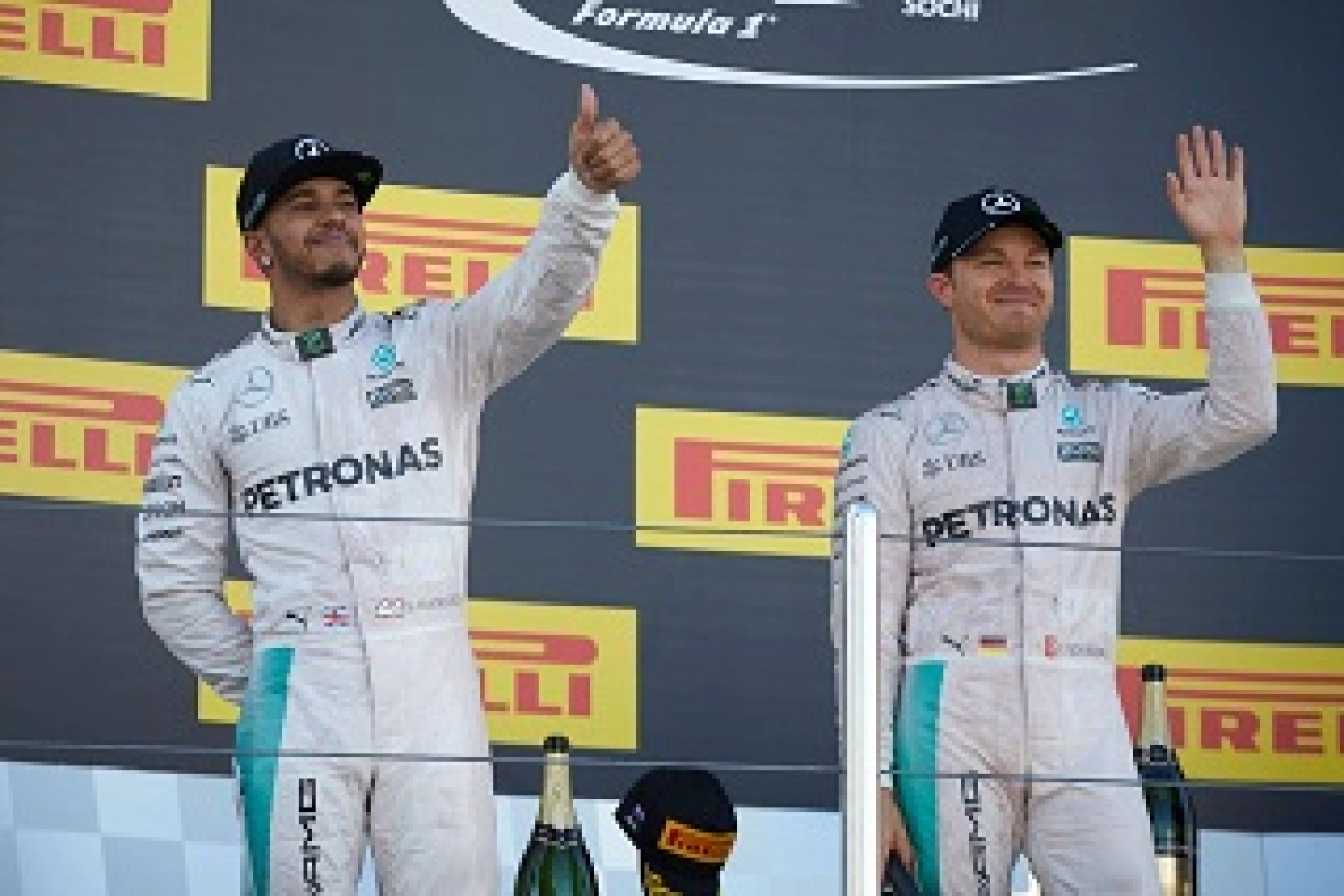 Hamilton et Rosberg "referment le chapitre" Barcelone