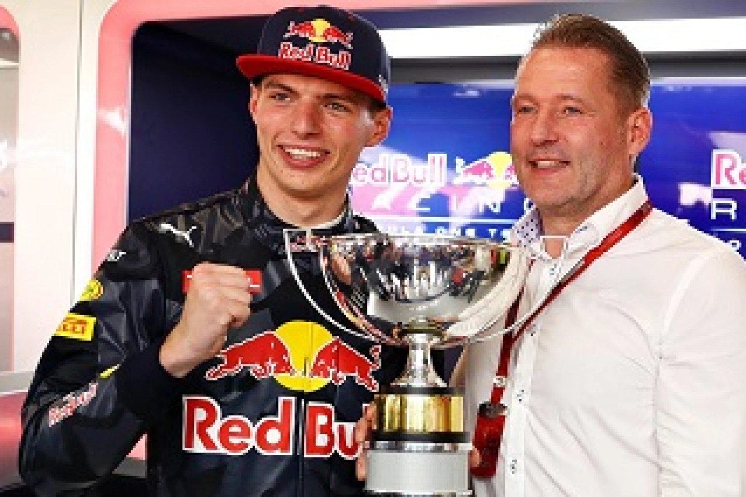 Le regard de Jos Verstappen sur son fils, Max