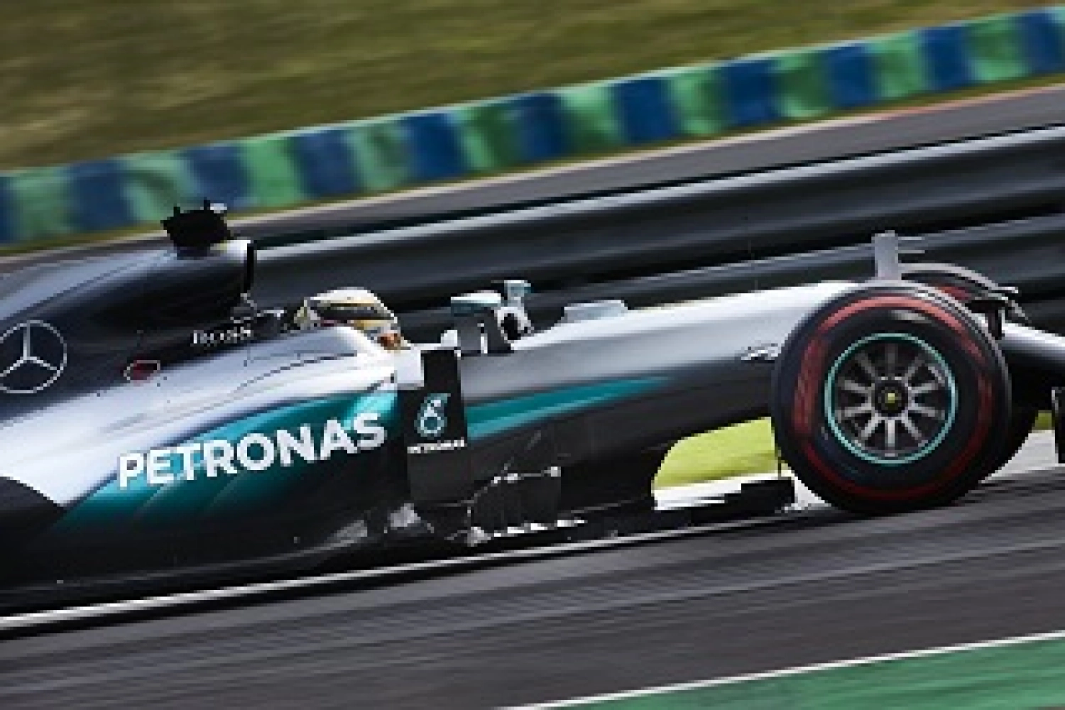 La clé de la victoire était au départ pour Lewis Hamilton