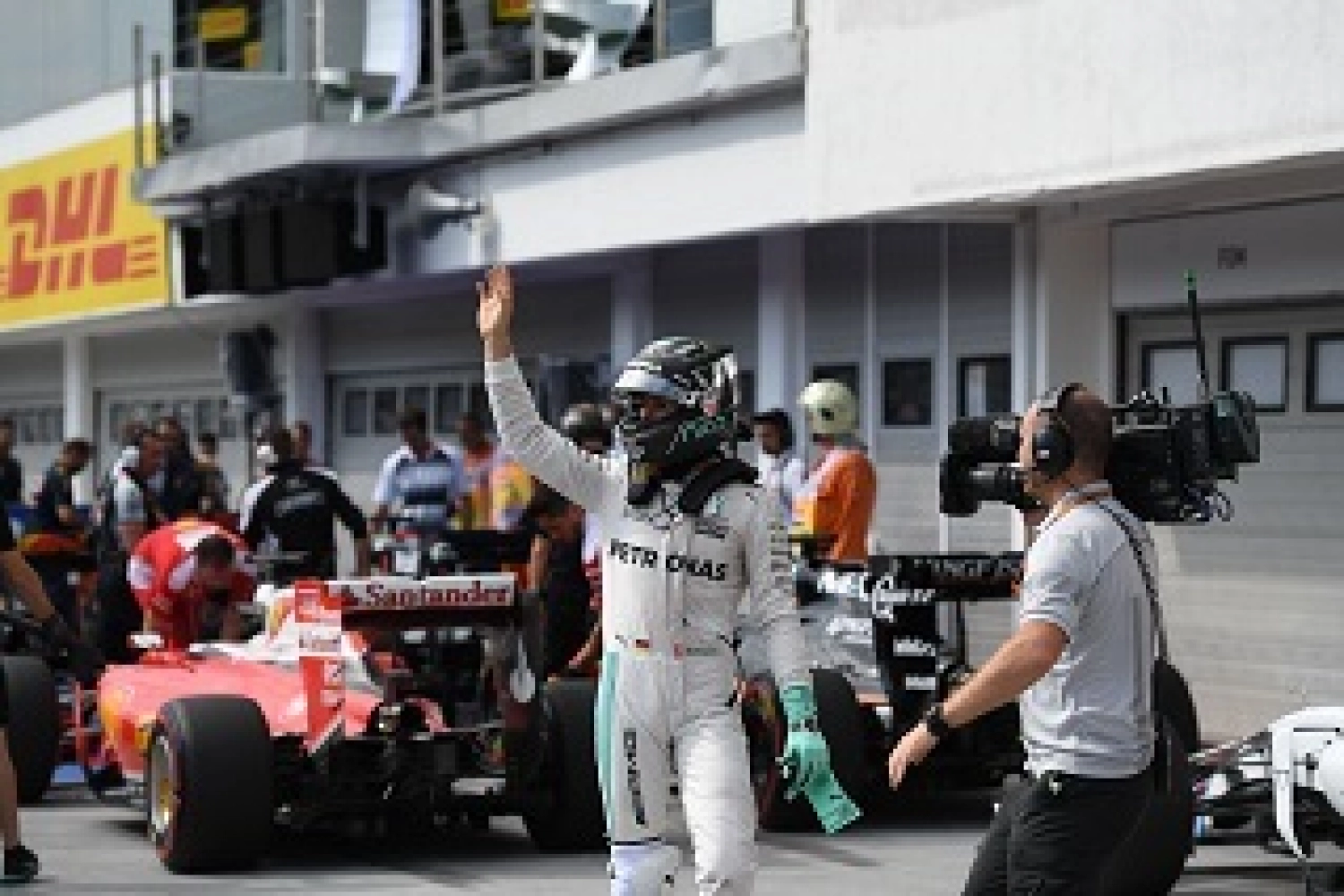 Hongrie – Qualifications : Rosberg en pole au milieu des drapeaux rouges et jaunes