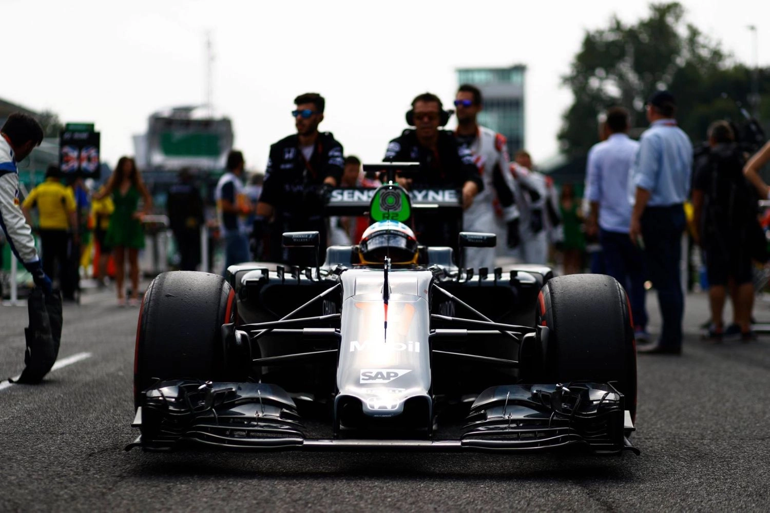 Malgré le zéro pointé de Monza, Alonso fixe un cap ambitieux : concurrencer Ferrari d&rsquo;ici la fin 2016 !