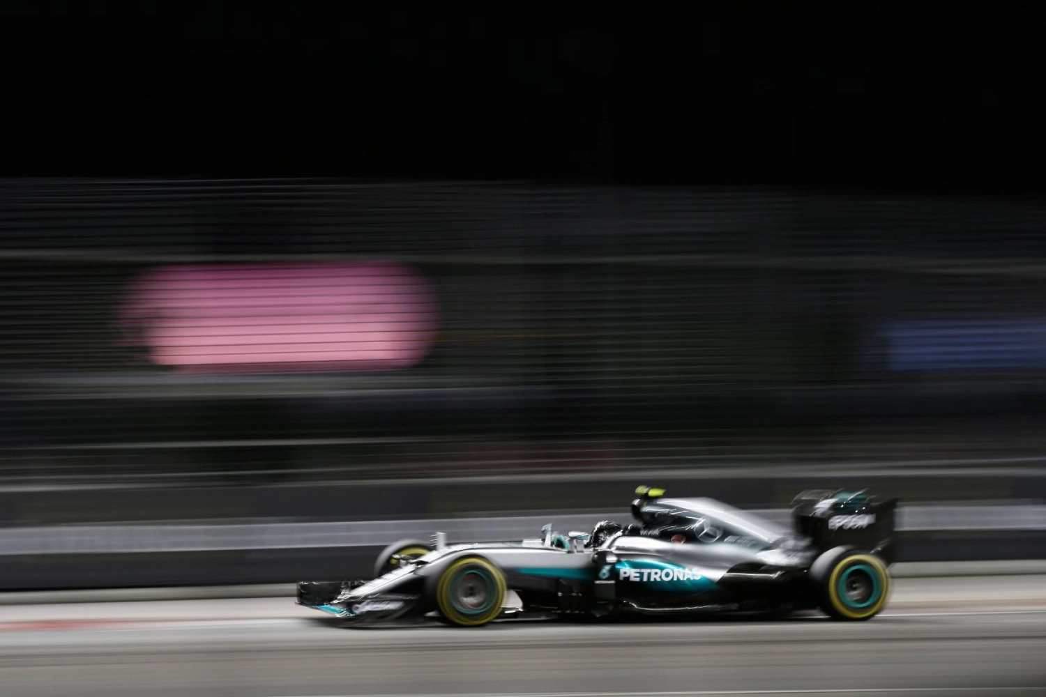 Singapour – Qualifications : Rosberg s&rsquo;illlumine, Ricciardo s&rsquo;intercale