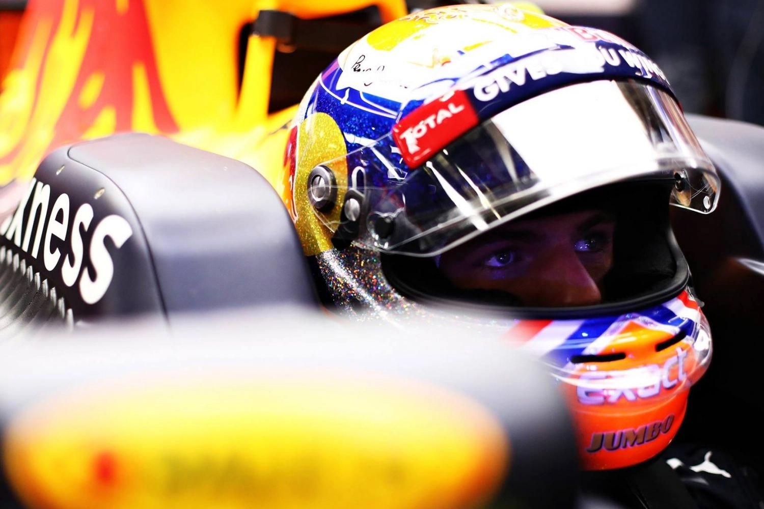 Verstappen annonce une "bataille serrée" avec Ferrari