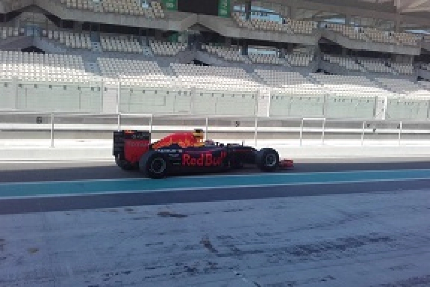 Pierre Gasly et Red Bull concluent une session de trois jours d&rsquo;essais des pneus Pirelli 2017