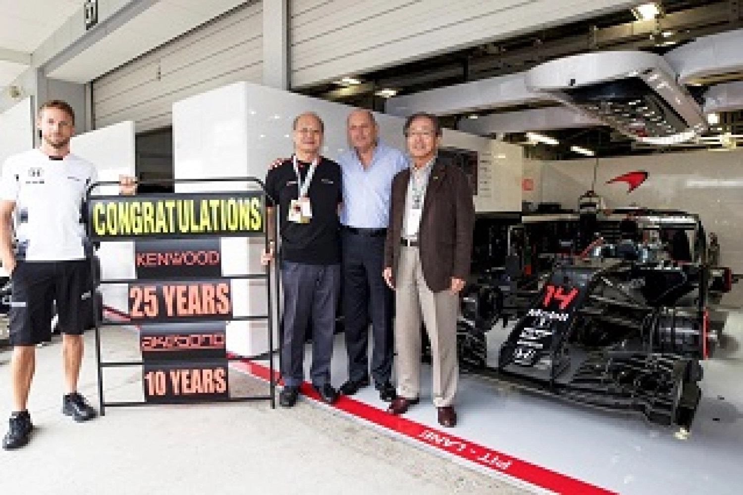 Ron Dennis sur le départ de McLaren ?