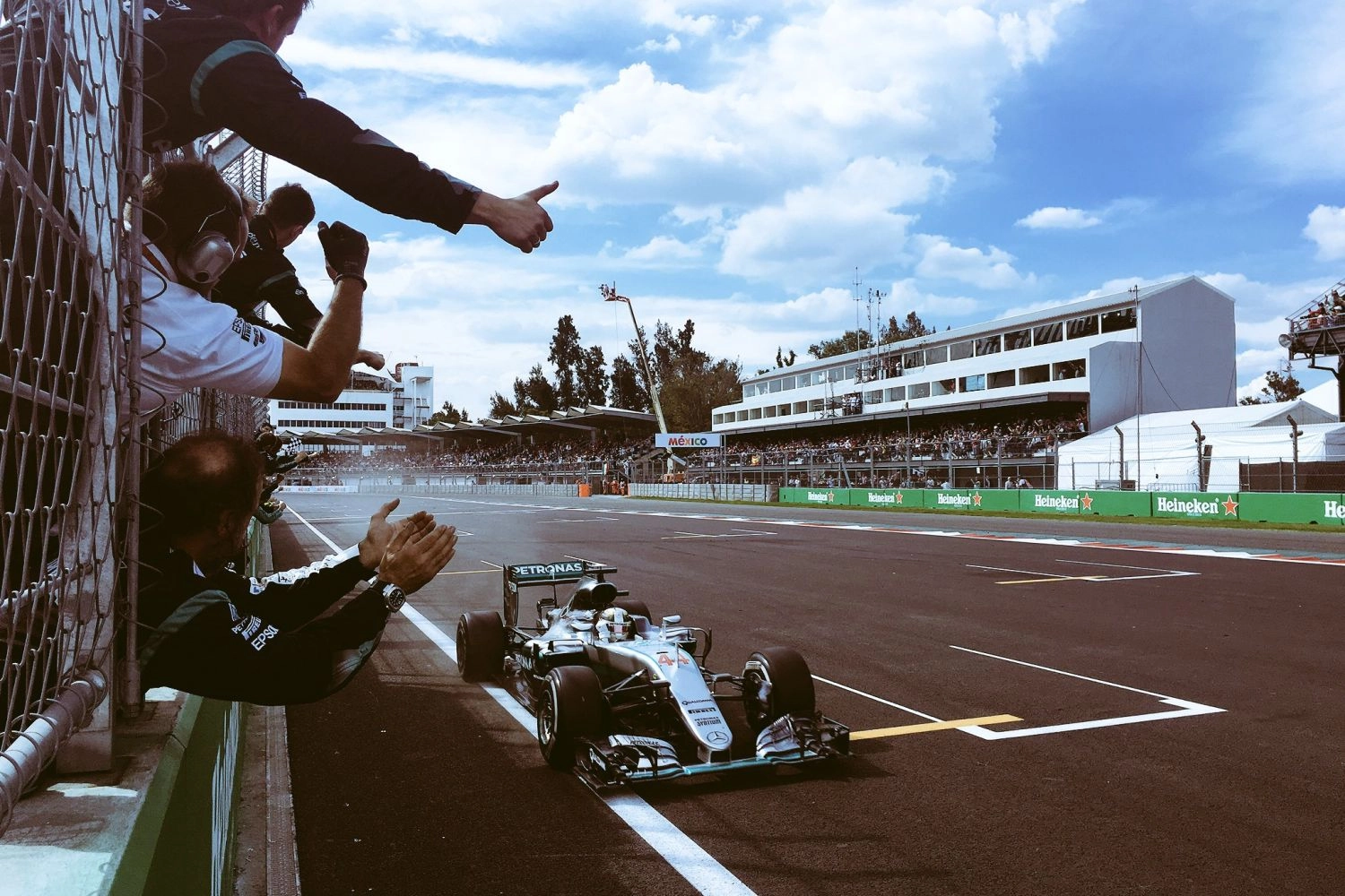 Course – Mexique : Hamilton brille, Rosberg talonne, Verstappen pénalisé