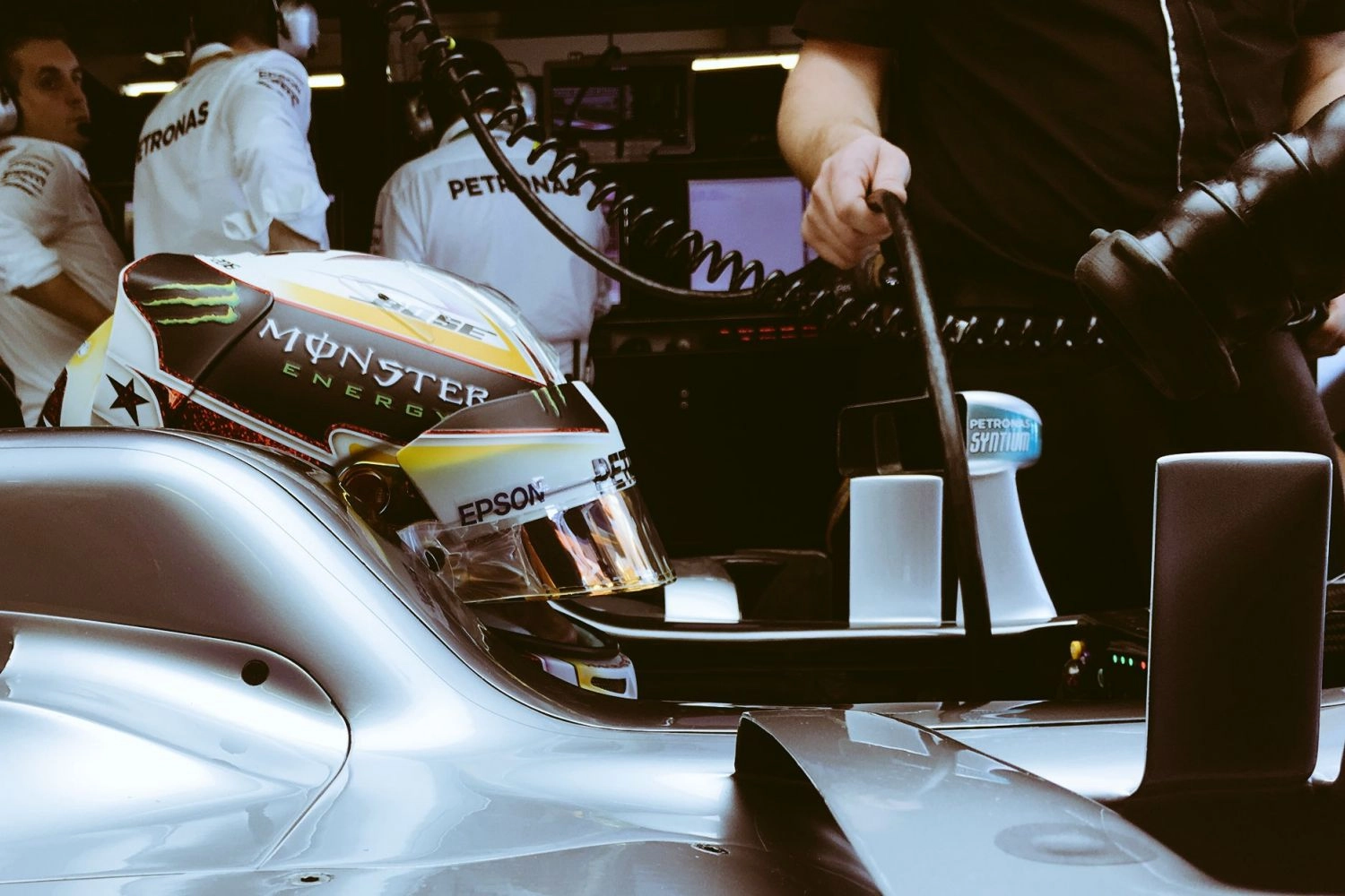 Abu Dhabi – Essais Libres 1 : Hamilton devant un Rosberg dans l&rsquo;attente