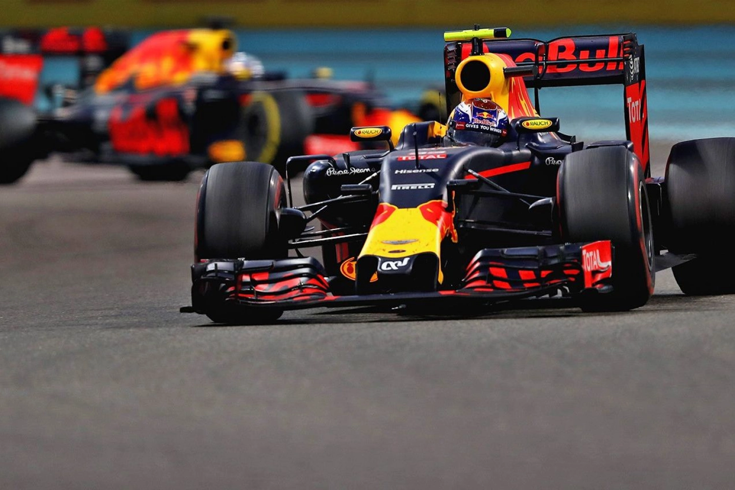 Daniel Ricciardo regrette de ne pas avoir eu la même stratégie que Max Verstappen