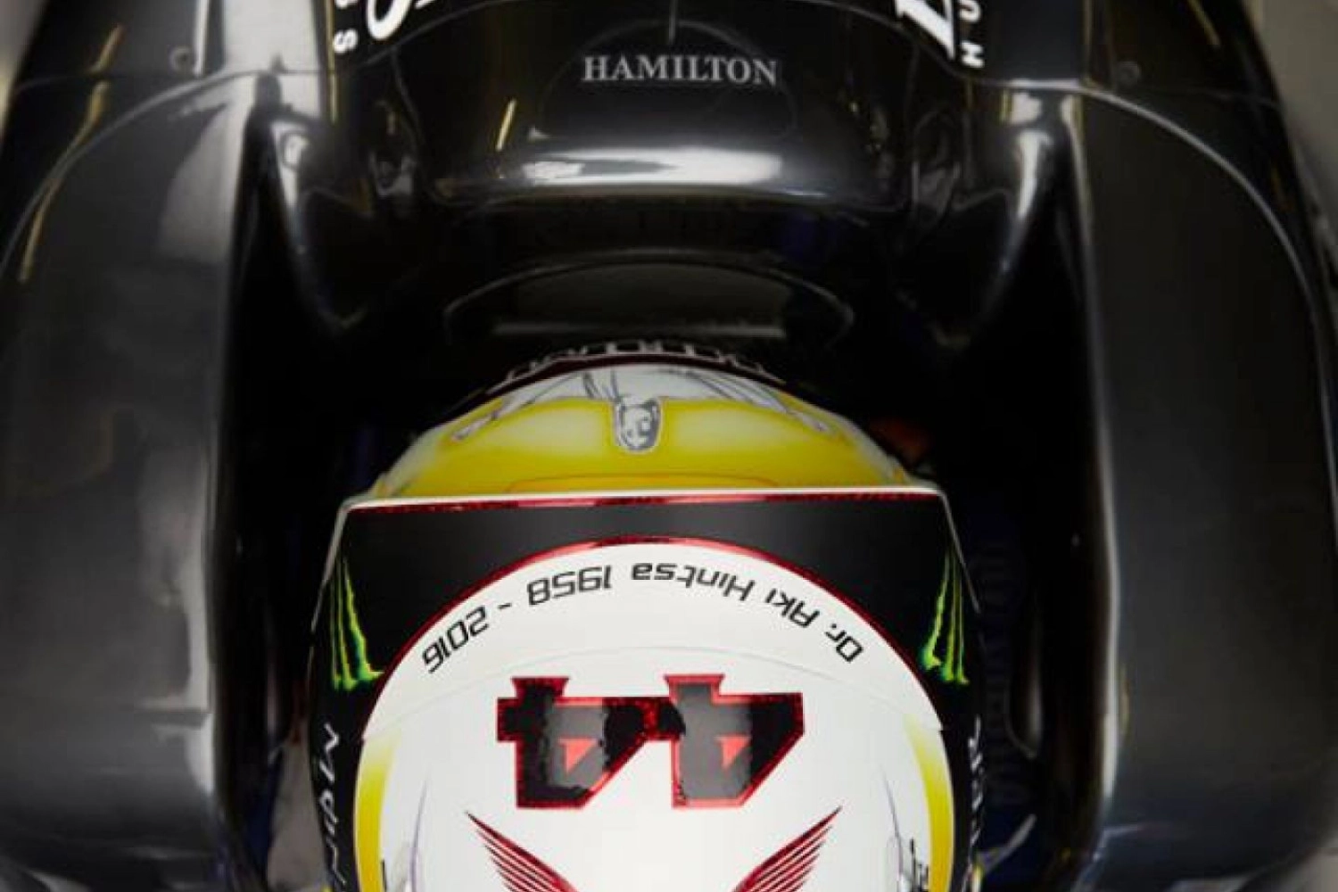 Lewis Hamilton en appelle à ses fans pour redessiner son casque