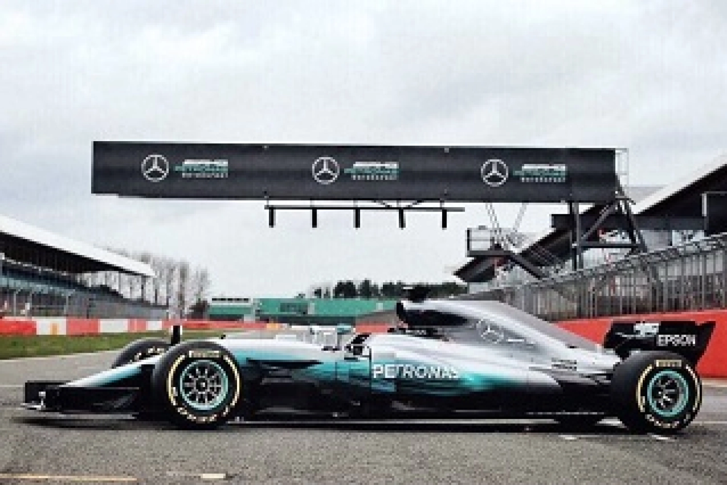 Mercedes entre en scène avec la W08 !