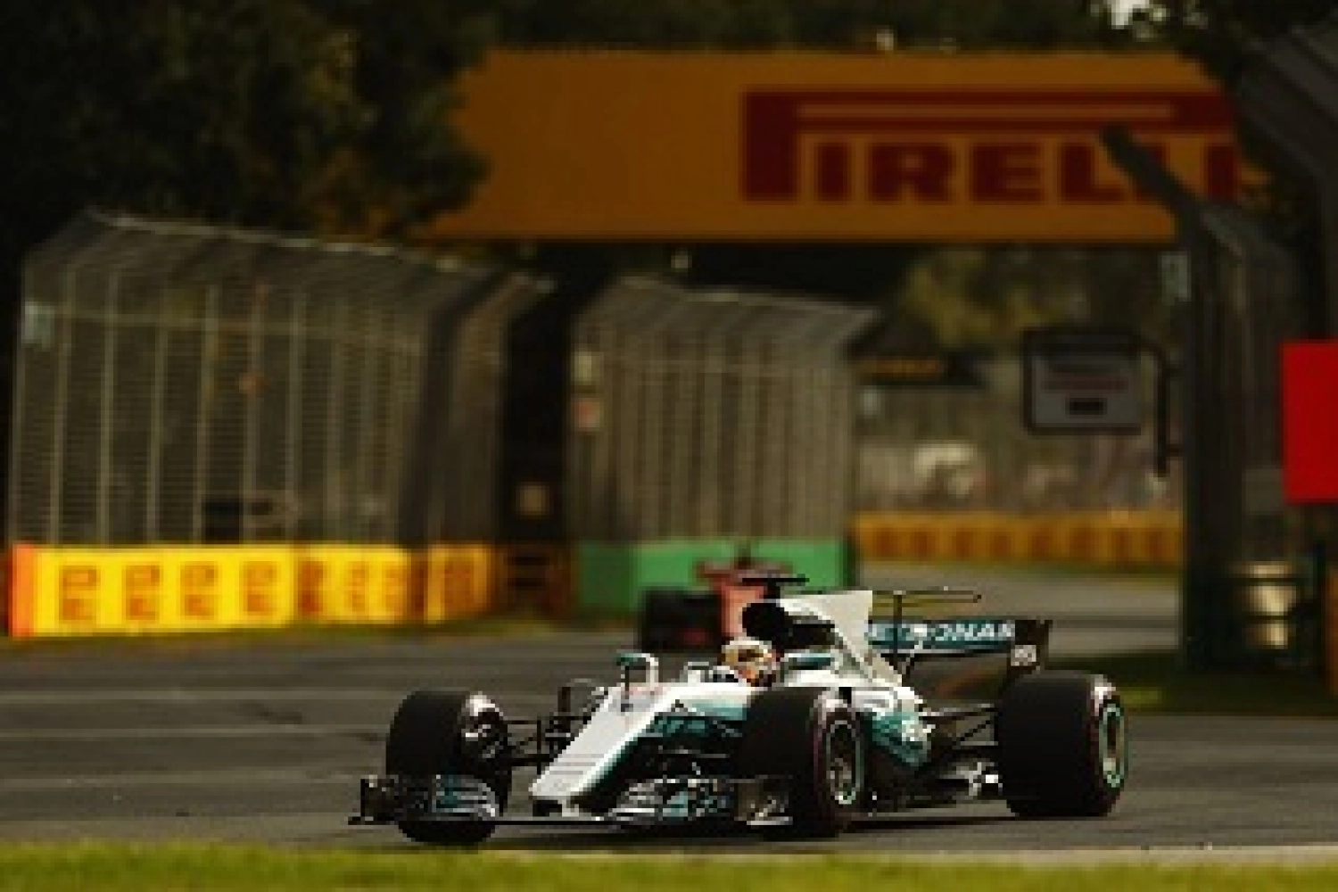 Australie – Qualifications : Lewis Hamilton et Mercedes en pole devant Vettel et sa Ferrari