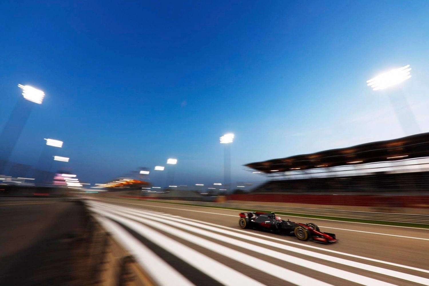 Grosjean ouvre son compteur points à Sakhir