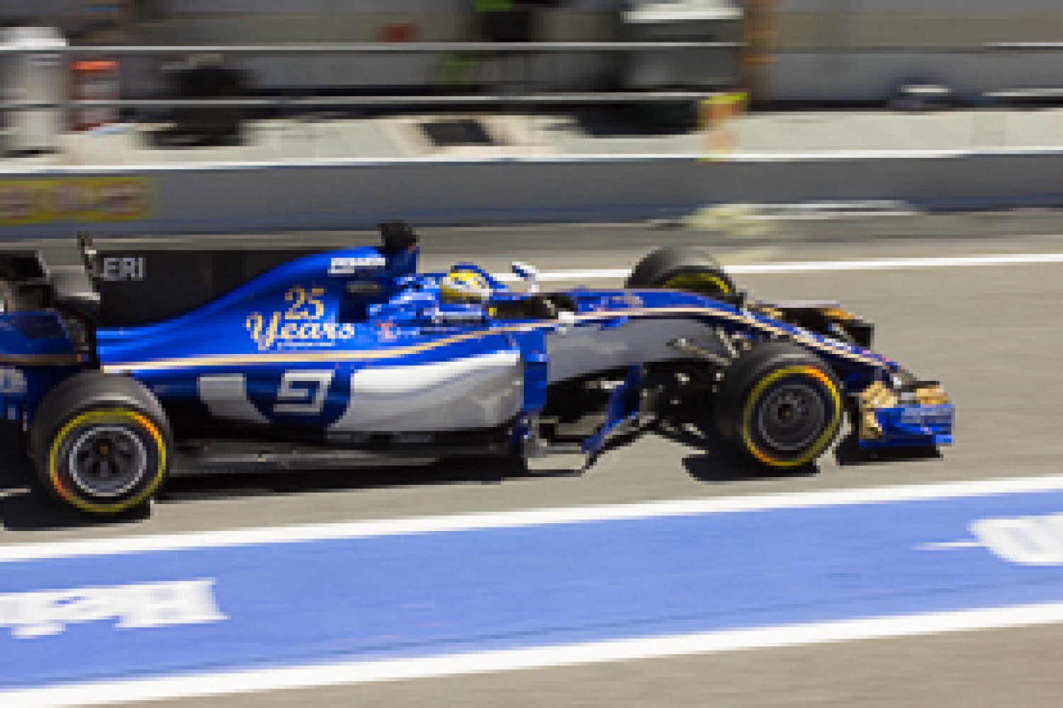 Marcus Ericsson place sa Sauber devant une Williams à Silverstone