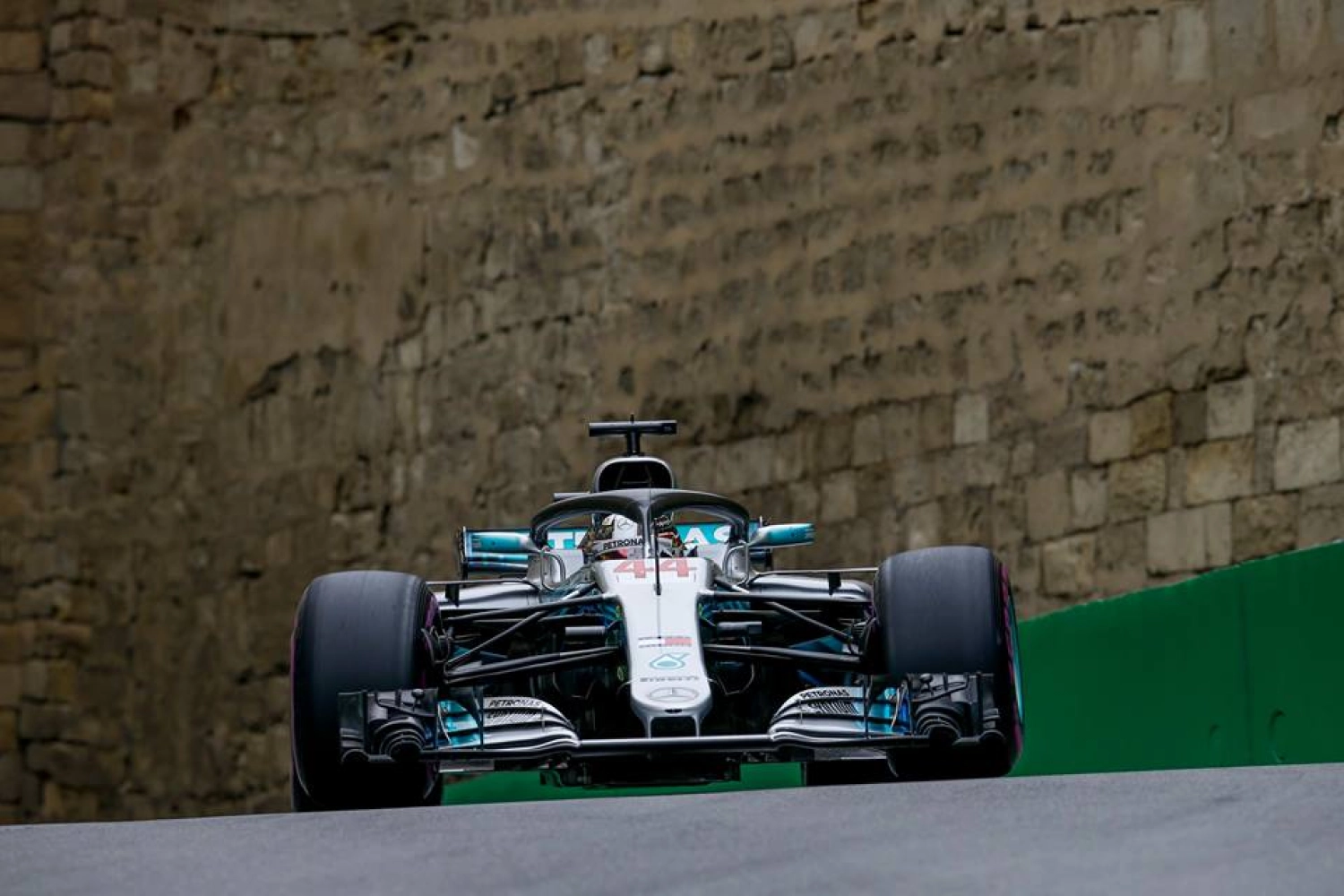 Azerbaïdjan – Course : Le vent tourne pour Hamilton !