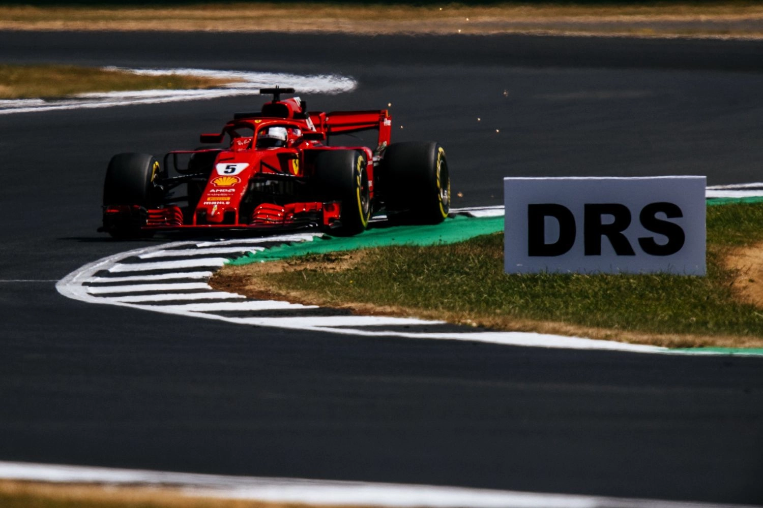 Grande-Bretagne – Essais Libres 2 : Vettel répond à Hamilton, encore des ennuis pour Verstappen
