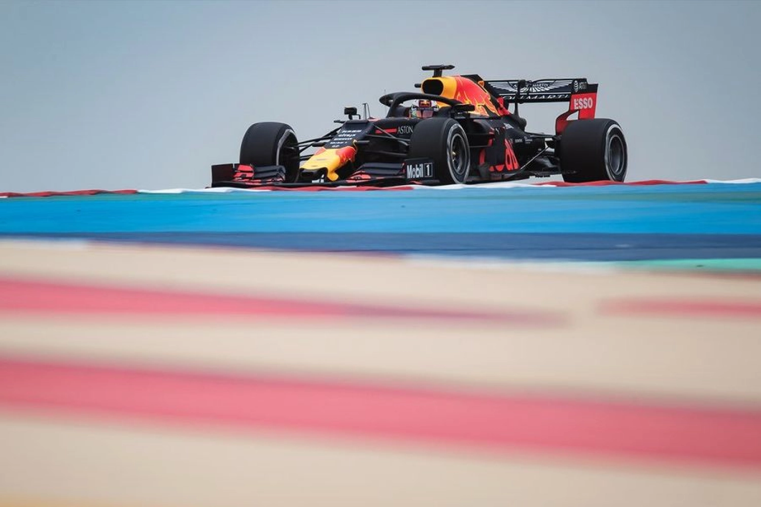 Essais Privés Bahreïn – Jour 1 : Max Verstappen signe le meilleur chono sur sol mouillé