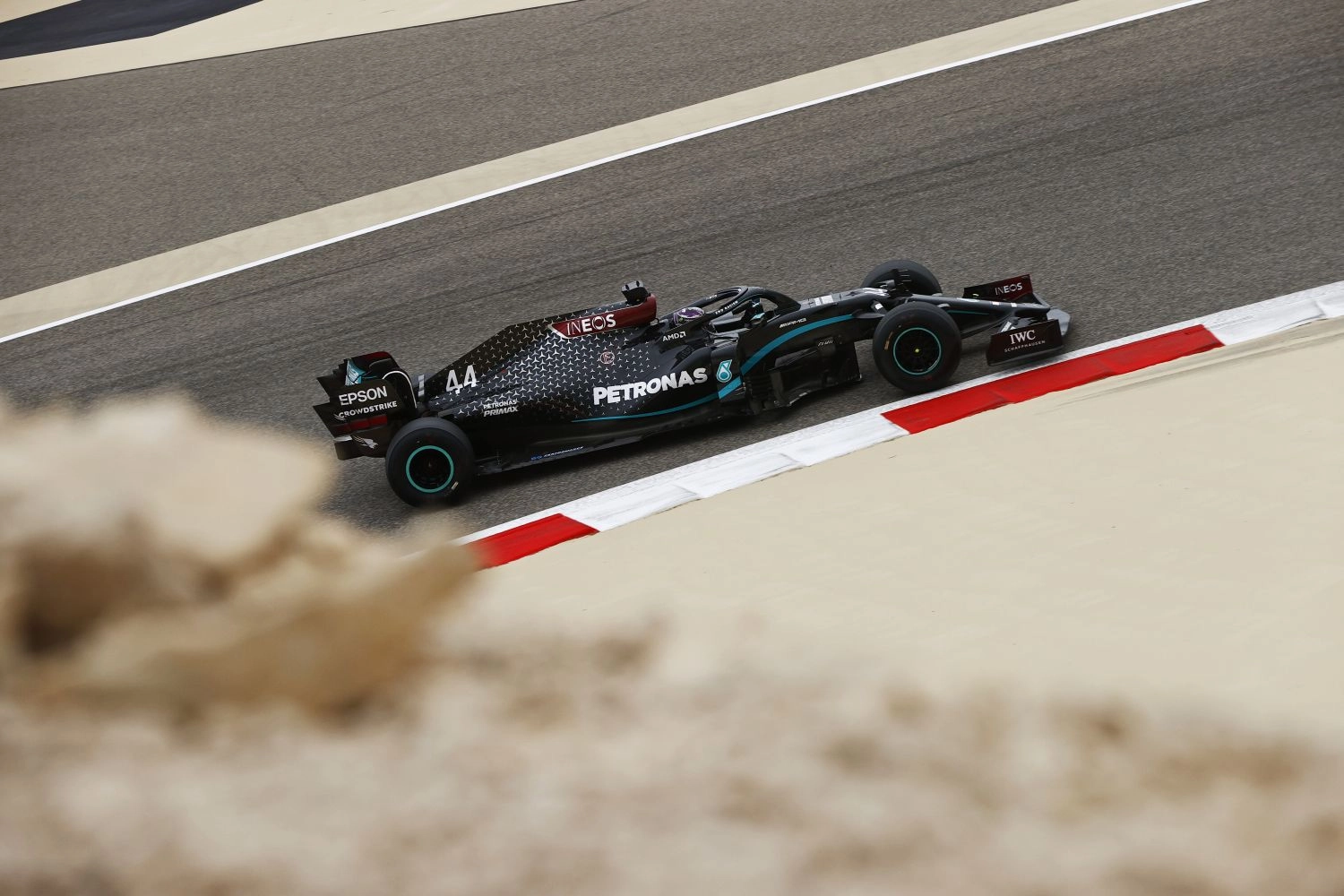 Grand Prix de Bahreïn – Essais Libres 2 : Hamilton intraitable sur le ciruit de Sakhir, Albon dans le mur
