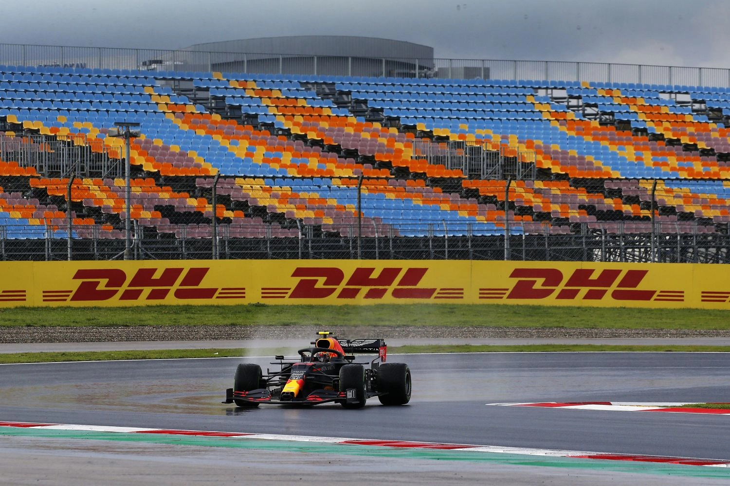 DHL va continuer d&rsquo;assurer la logistique de la F1