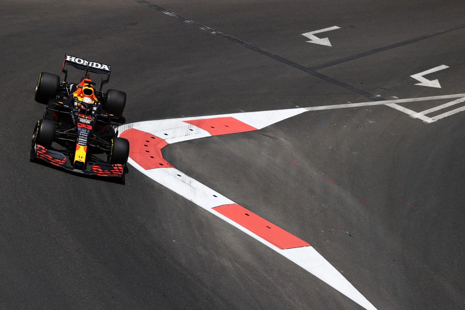 Grand Prix d&rsquo;Azerbaidjan – Essais Libres 1 : Verstappen devance des Ferrari en embuscade