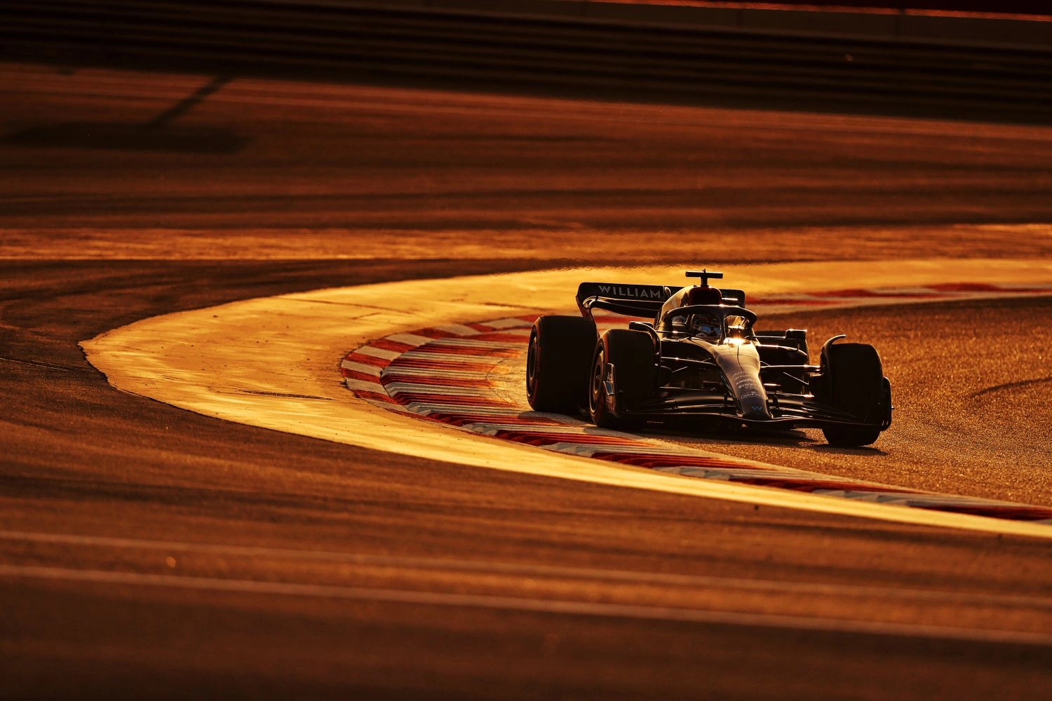 Journée déjà terminée pour Williams après un incendie impressionnant