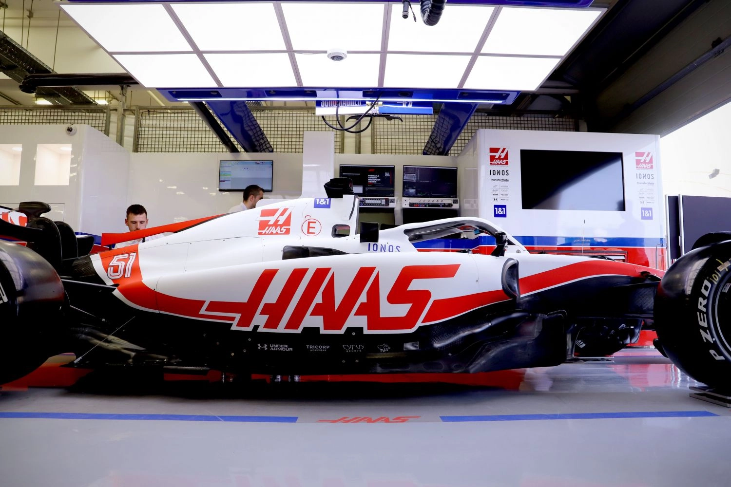 Haas dévoile sa livrée restylisée pour 2022