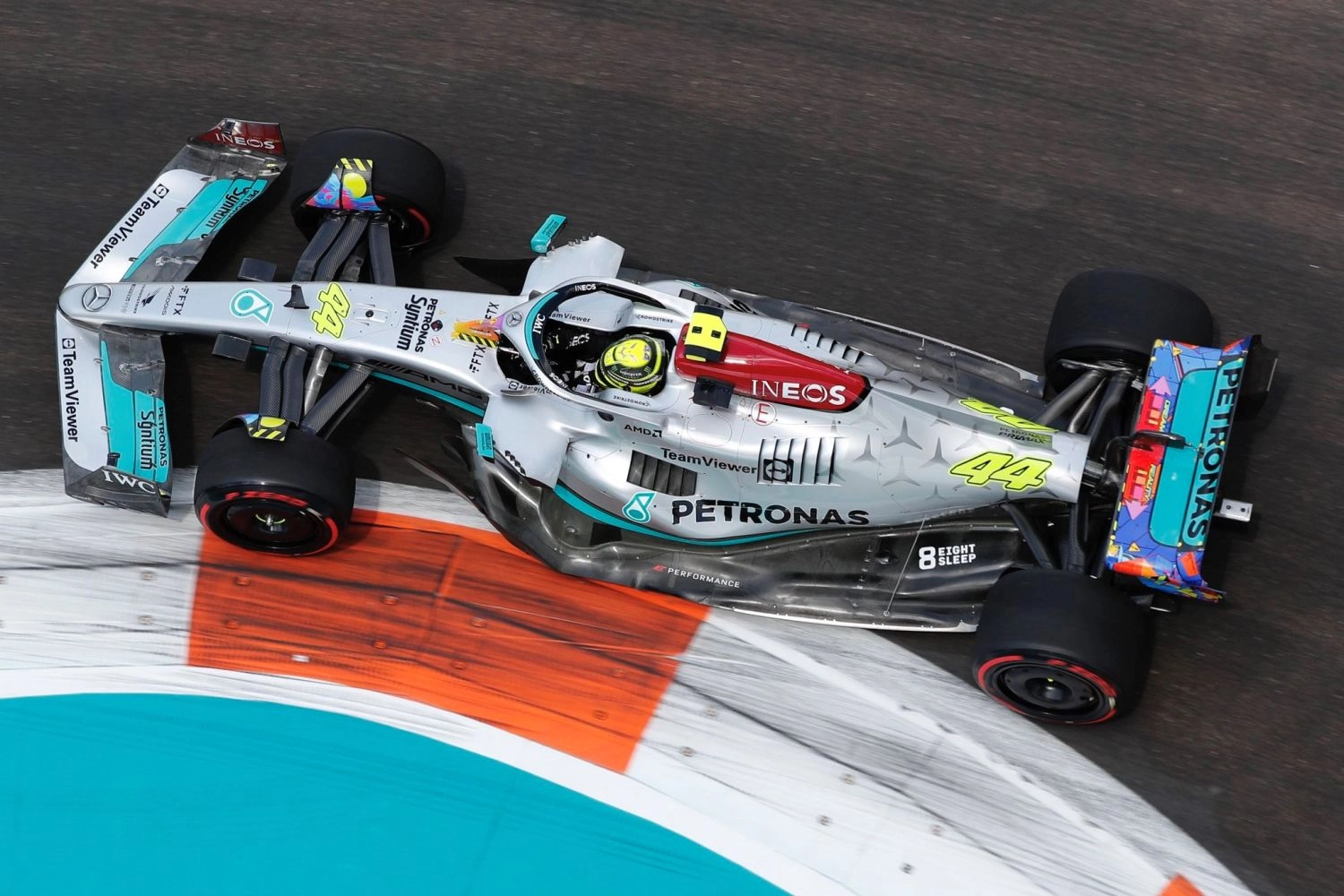 Hamilton agacé par la stratégie de Mercedes à Miami