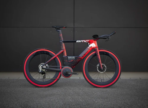 Red Bull et BMC présentent 4 ans de recherche sur leur vélo