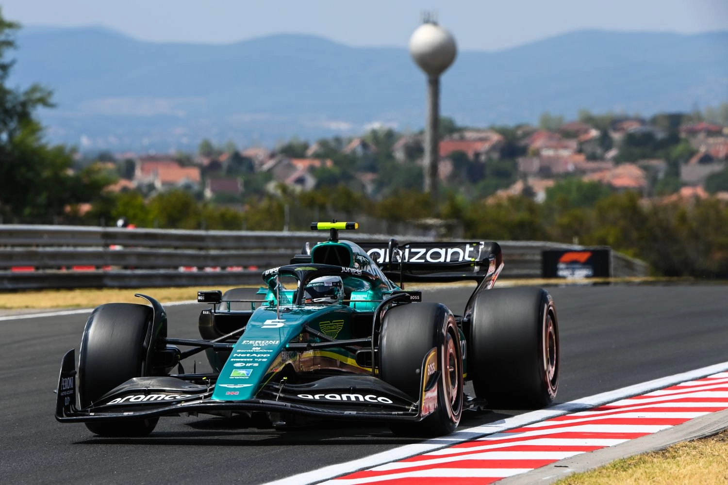 Aston Martin teste un nouvel aileron contraire à la philosophie du règlement